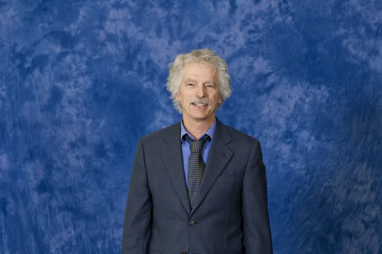 Dr. Bruce Curtis